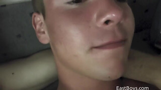 Парень снимает частное гей порно онанизма своего любовника