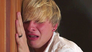 Гей видео в котором блондинчика трахают насильно