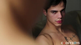 Романтика и секс двух красивых геев