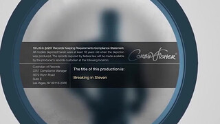 Геи трахаются вместе с брюнеткой