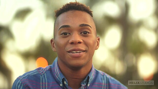 Красавчик мулат занялся любовью с белым геем