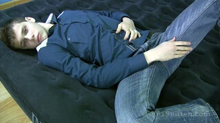 Гей дрочит член молодому парню