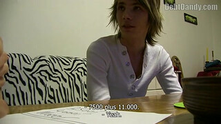 Худой студент в частном гей видео сосет за деньги