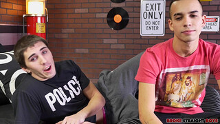 Гейский секс двух братьев в гараже