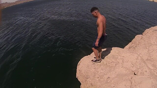 Мускулистый негр пылко отодрал белого татуированного ухожера