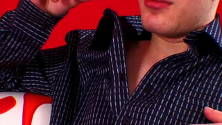 Симпатичный гей разминает очко лучшего друга большим пенисом