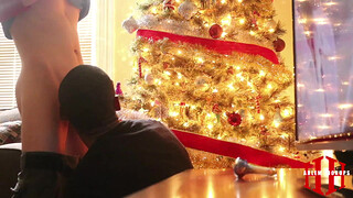 Сладенький негрила давится здоровым писюном своего давнего знакомого