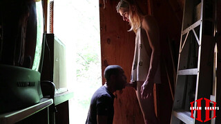 Блондинистый красавчик поставил негра раком и выебал в узкую жопу