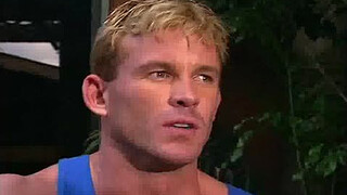 Секс втроем перед зеркалом доводит геев до бурного оргазма