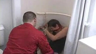 Гей связал молоденького парня и жестко отымел его членом и пальцами