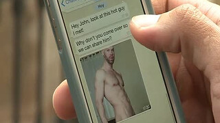 Три мускулистых красавчика отлично ебутся в спальне