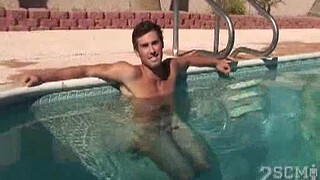 Студент сосет и дрочит хер красивого гея