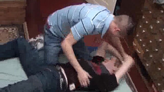 Чуваки занимаются оральным сексом в гей порнушке