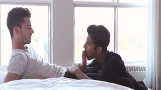 Худенький брюнет сладко облизывает огромный хер друга