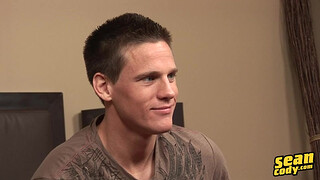 Парень мечтает сниматься в порно и готов показать свою жаркую дрочку