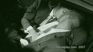 Водитель радует своего хозяина страстным минетом и дает ему член для отсоса