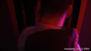 Страстный любитель тусовок встретил симпатичного парня и отсосал его член