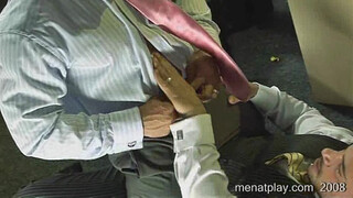 Брутальные парни балуют друг друга анальным проникновением в кабинете