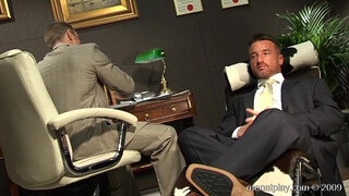 Мужик устал дрочить свой член и засадил его в тугой анал приятеля