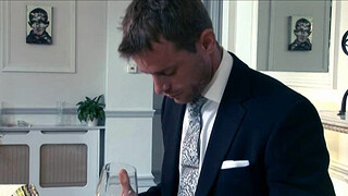 Отсосал мощный болт строгого хозяина дома и подставил анал для траха