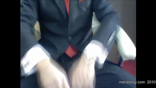 За плохую работу начальник отымел парня в попку и подарил ему смачный камшот