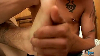 Парнишки тискают члены ногами и сосут стояки в позе 69