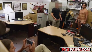 Двое грубо поимели брюнета и залили спермой