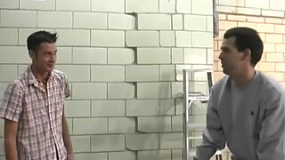 Молодой курьер трахает незнакомого мужчину