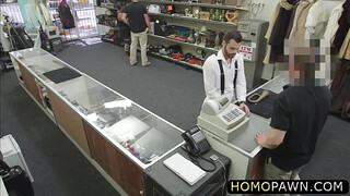 Пассив получил член в жопу придя в магазин за покупками