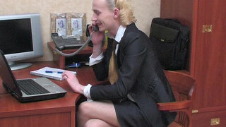 Два транссвестита трахаются на столе