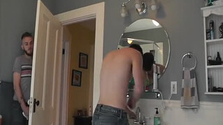 Грубый мачо устроил БДСМ двум связанным геям