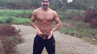 Папочка остановил машину и подрочил свой хер