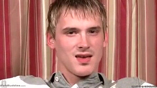 Студент облизывает хуй одногруппника в гейском порно