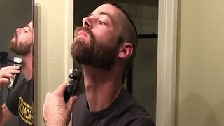 Мускулистый парень жестко долбит зад друга гея