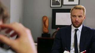 Папка занимается с сыном и делает ему отлиз