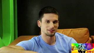 Парень скачет на хую своего возбужденного друга