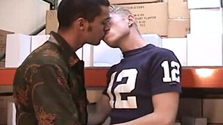 Молодой блондин сосет хер мальчика в подсобке