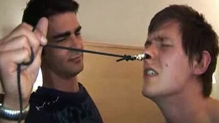 Геи издеваются над связанным пареньком в БДСМ