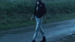 Гей в маске дрочит другу прямо в машине и сосет его член