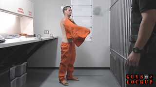 Гей в милицейской форме связал незнакомца и выебал его