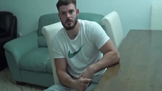 Накачанный мачо сосет залупу татуированного качка